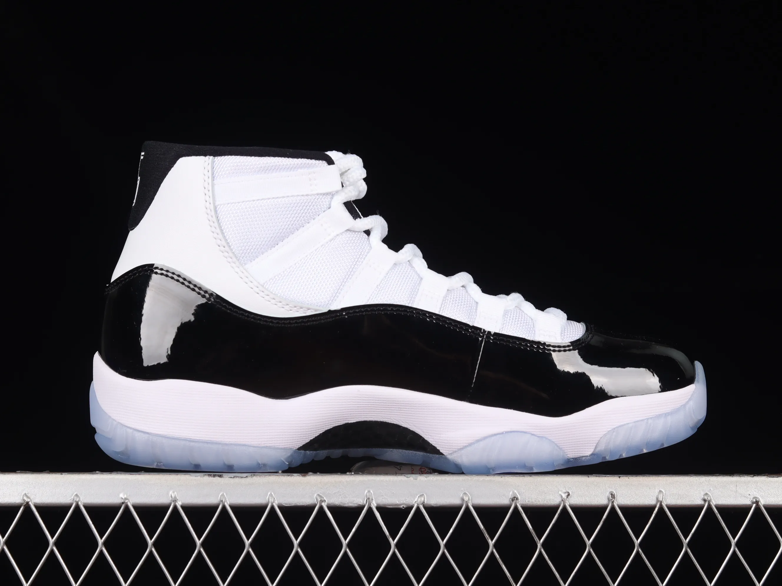 All categories Air Jordan Jordan series basketball shoes Air Jordan 11 OG version Air Jordan 11Concord AJ11 Concord black and white replica basketball shoes 378037-100